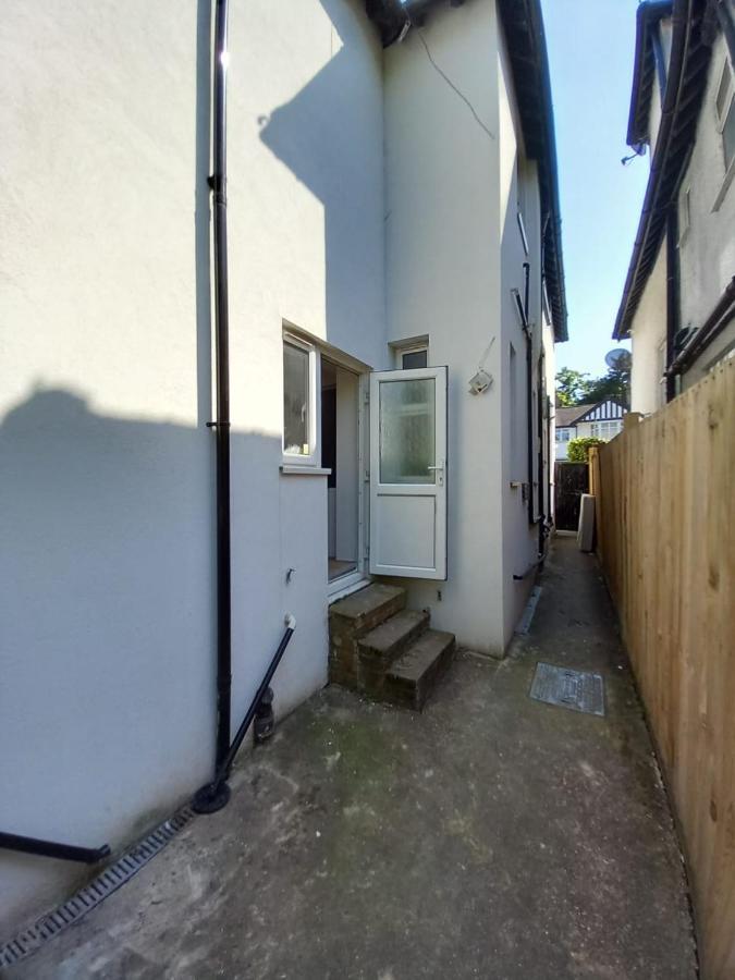 Leisure Studio Flat In Golders Green Londra Exterior foto