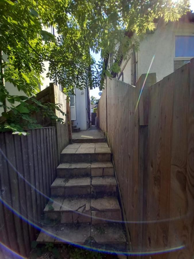 Leisure Studio Flat In Golders Green Londra Exterior foto